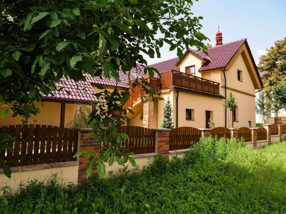 Apartmanovy Dum 13 Podkrovi 1 Sec Exterior photo