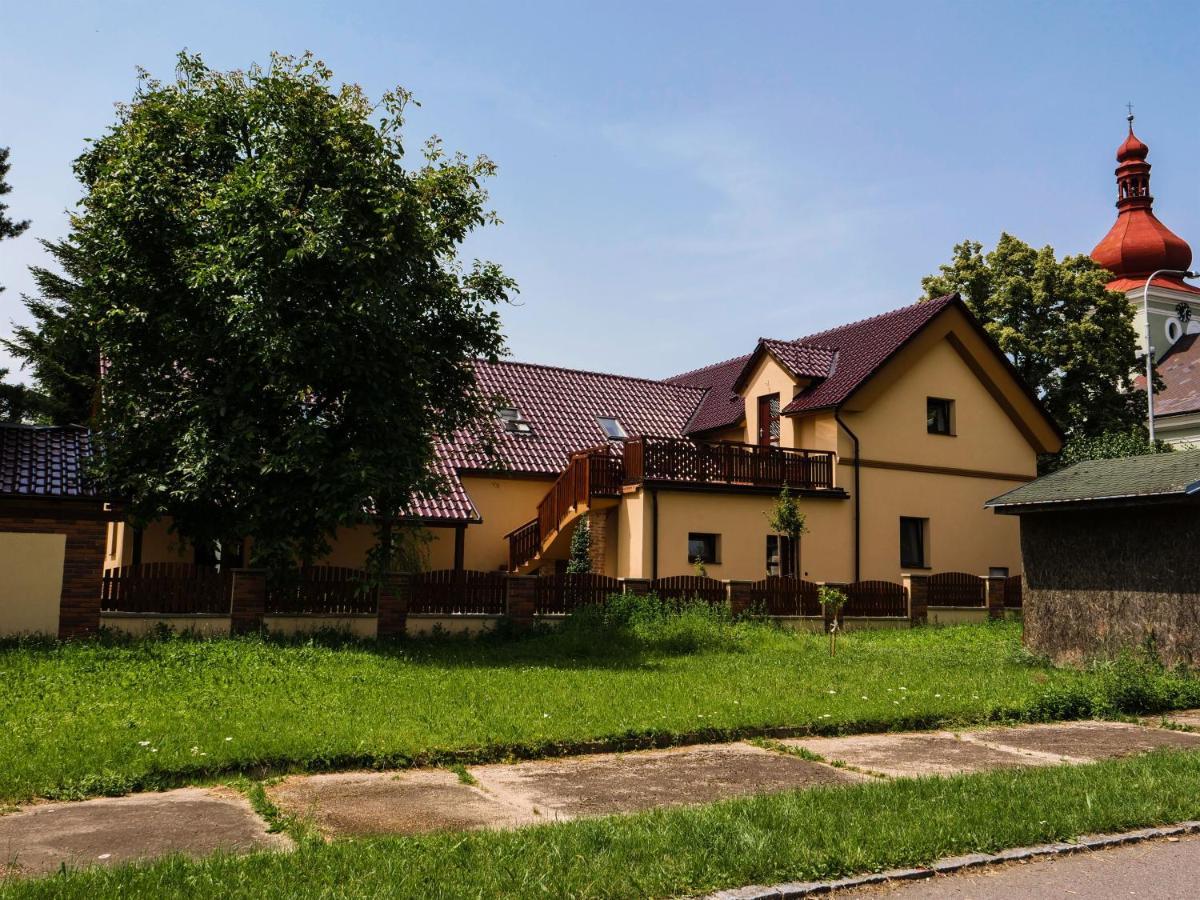 Apartmanovy Dum 13 Podkrovi 1 Sec Exterior photo